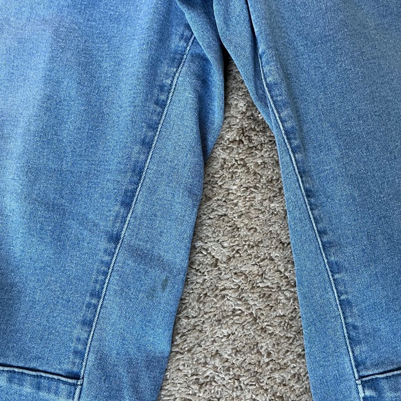 Medium Blue Jeans - Picture 3 of 9